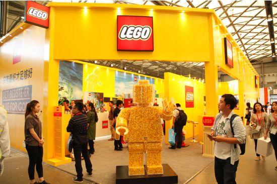 乐高亮相中国玩具展